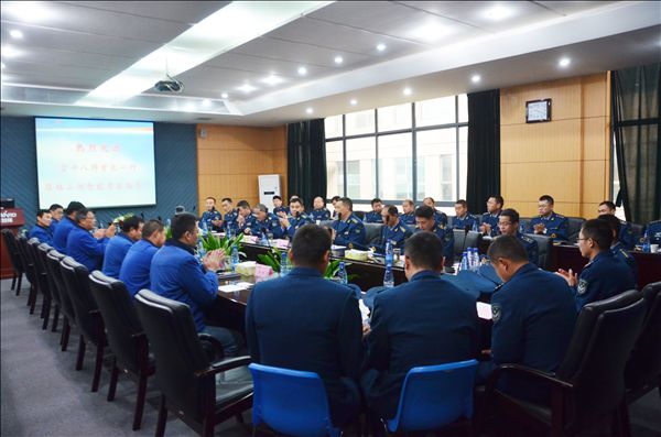 中國空軍駐湘某師副師長一行考察山河智能