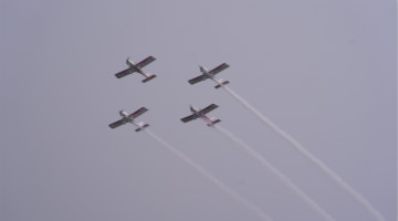 山河四機(jī)飛行編隊(duì)驚艷堯城（太原）國(guó)際通用航空飛行大會(huì)